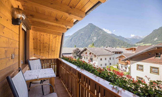 Caminata di Tures Apartment | Cozy Apartment "Kornblume - Mesnerhof" with Mountain View, Wi-Fi, Balcony & Garden