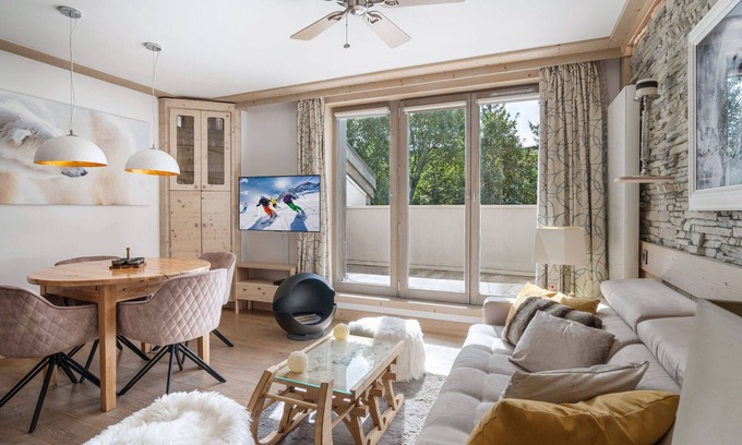 Courchevel Apartment | Cozy apartment, near slopes and shops, with parking and wifi