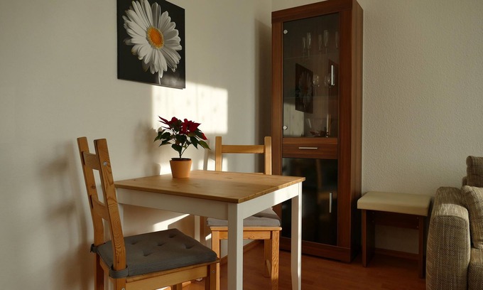 Ubigau Apartment | Cozy apartment near the bike path & center, Vis à Vis Schloss Übigau, incl. bikes