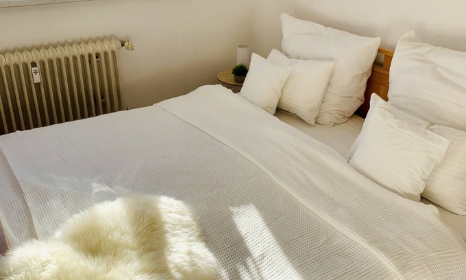 Homburg Apartment | Cozy apartment near the university: with double bed, kitchenette and bathroom