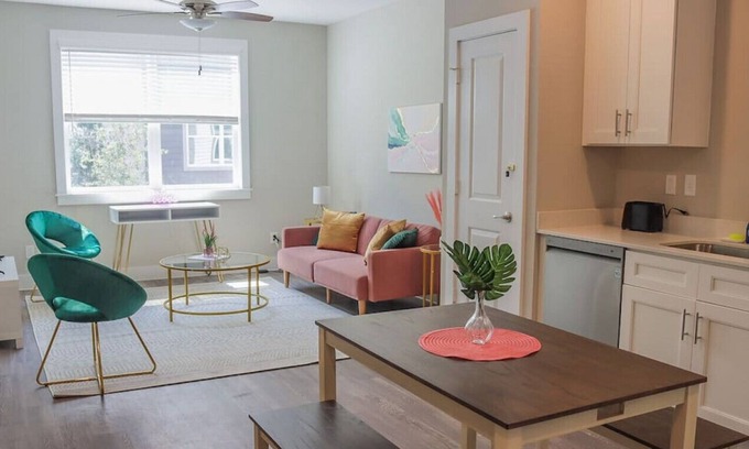 Spring Branch West Apartment | Cozy apartment offering the ideal getaway in a quaint neighborhood.