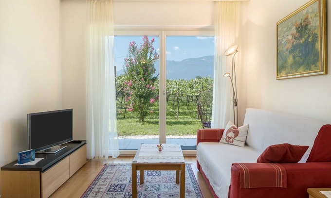 Gries - Quirein Apartment | Cozy Apartment “Urbanhof - Juzer” with Mountain View, Wi-Fi & Balcony