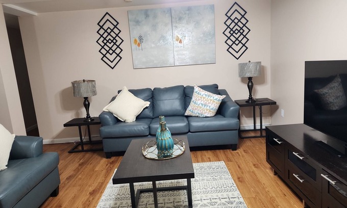 Port Richmond House | Cozy Apartment