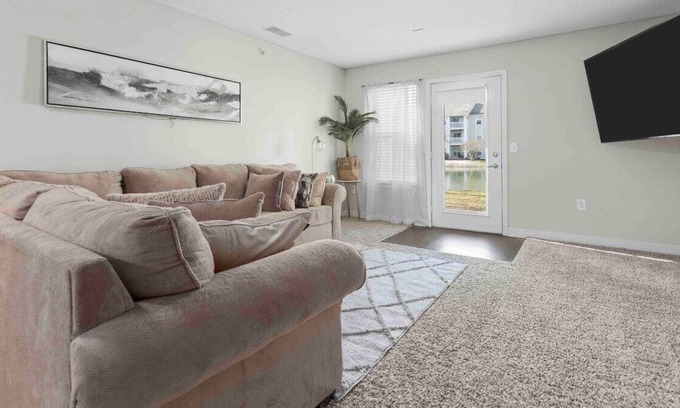 Virginia Beach Apartment | Cozy Apartment with Lakeside View