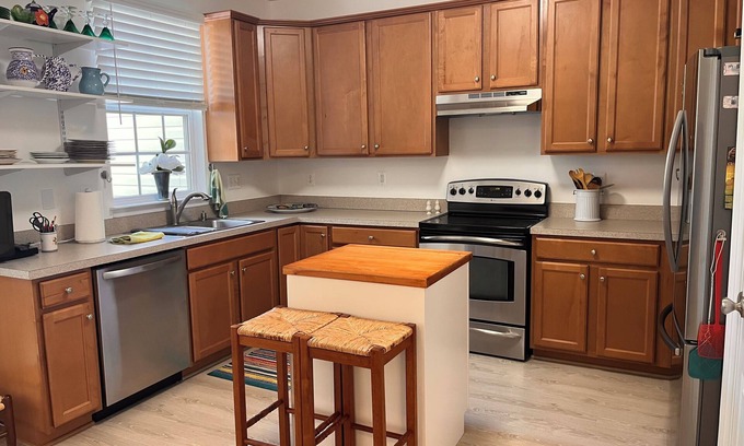 Shepherdstown Apartment | Cozy apartment with full size kitchen and parking in Shepherdstown WV