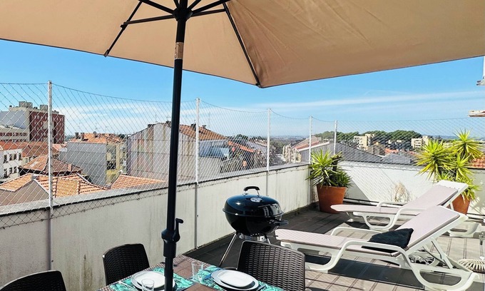 Uniao de Freguesias do Centro Apartment | Cozy apartment with 3 double bedrooms, AC, 2 full bathrooms, terrace and garage