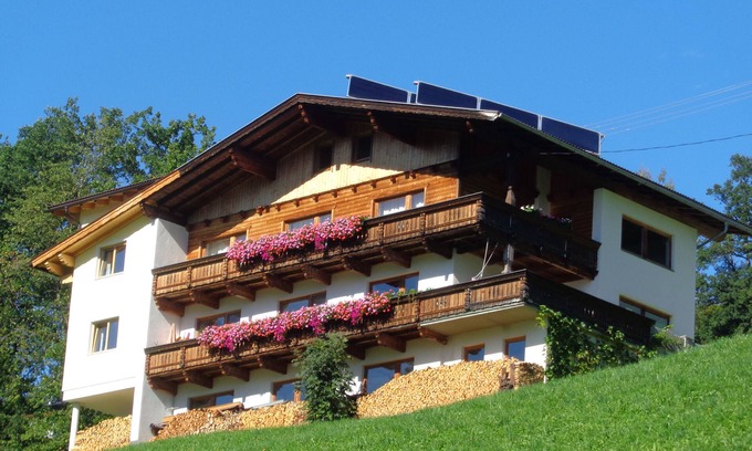 Stummerberg Apartment | Cozy apartment with a fantastic view of the Zillertal mountains