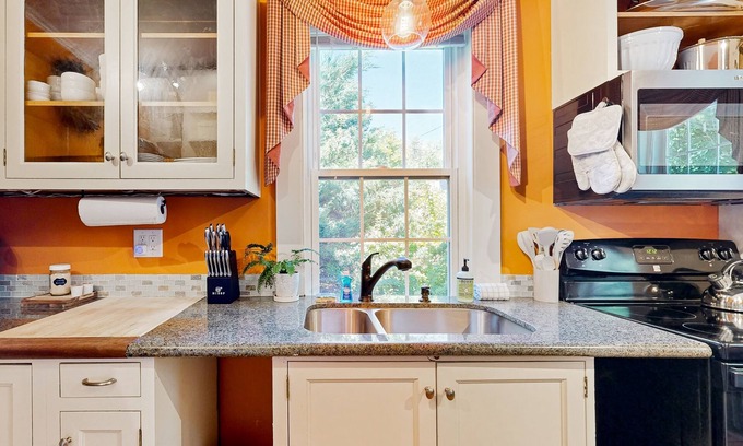 Bath Apartment | Cozy Apartment with Scenic Deck and Well-Equipped Kitchen