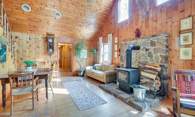Great Cacapon House | Cozy Appalachian Getaway: 5 Mi to Prospect Peak!
