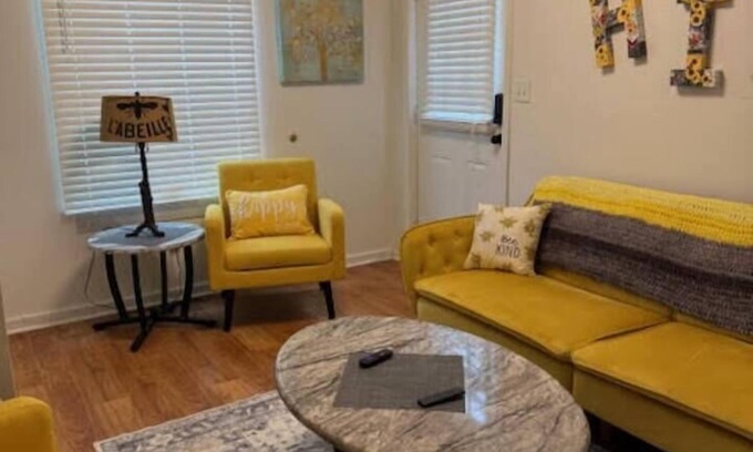 Alma Apartment | Cozy Apt- Centrally located