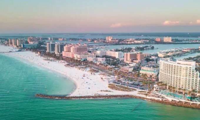 Courier City - Oscawana Apartment | Cozy Apt Downtown | Pool/Gym/Free Parking-F