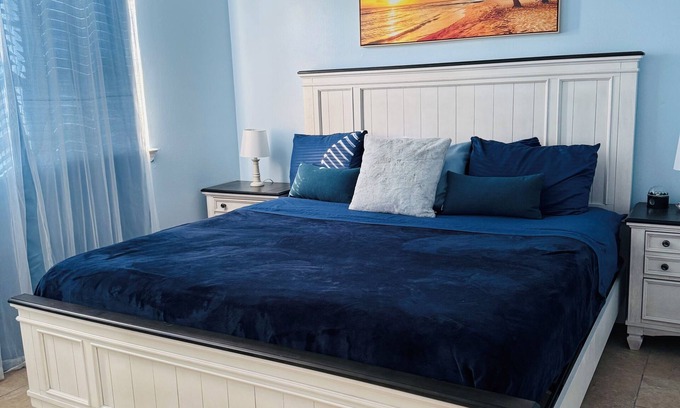 Florida Panhandle Apartment | Cozy Apt King Bed w Laundry 25 to Beach Unit #C