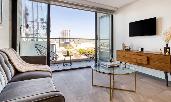 Avenida Revolucion Apartment | Cozy Apt. w/a Balcony | Gym+Lounge+Pool Table