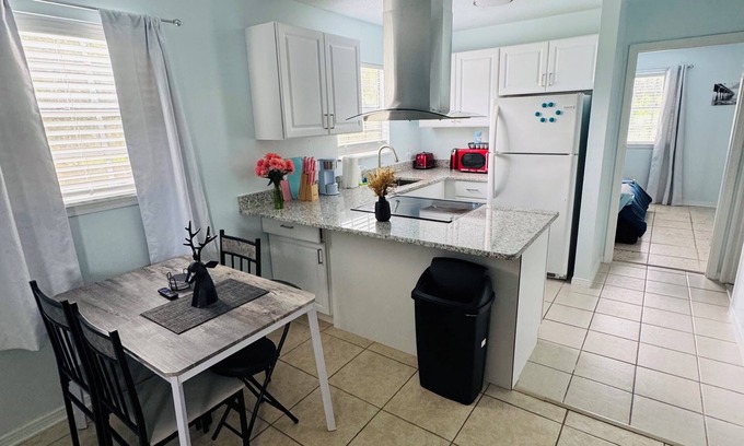 Florida Panhandle Apartment | Cozy Apt w/King Bed w Laundry 25 from Beach #D