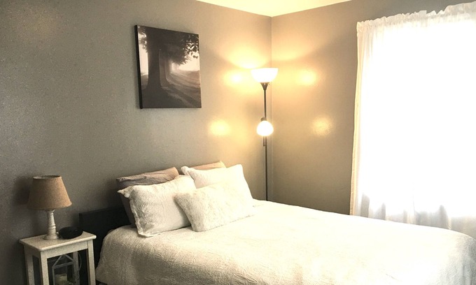 Warren Apartment | Cozy Apt. WIFI, Monthly Rates, Full Kitchen, near Eastwood Mall, restaurants