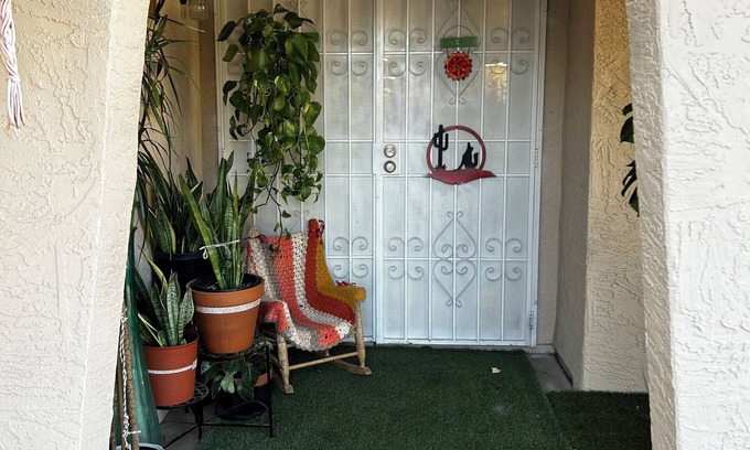 Phoenix House | Cozy Arizona Room