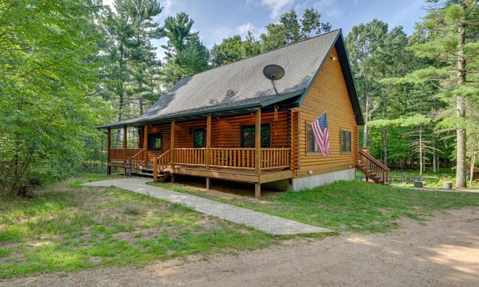 Arkdale House | Cozy Arkdale Wood Cabin Near Petenwell Lake!