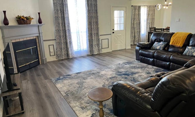 South Arlington House | Cozy Arlington Villa