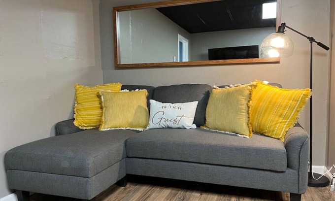 Pittsburgh Condo | Cozy Artist Apartment, Queen Bed Stylish + WIFI!
