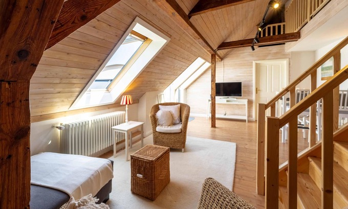 Schwerin Apartment | Cozy attic apartment in listed villa with lake view