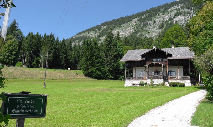 Altaussee Villa | Cozy, attractive, authentic villa, on foot of the mountain with view on lake