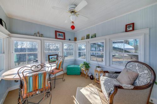 Augusta House | Cozy Augusta Home with Porch Walk to Katy Trail!