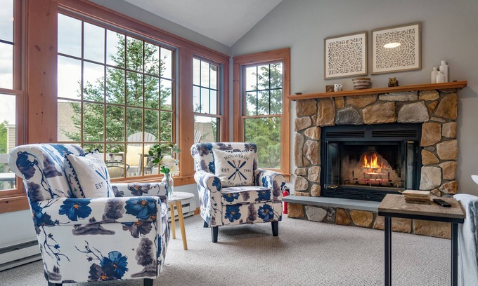 Tannersville House | Cozy Autumn Retreat – Fireplace, Game Room & 1 Min. to Camelback