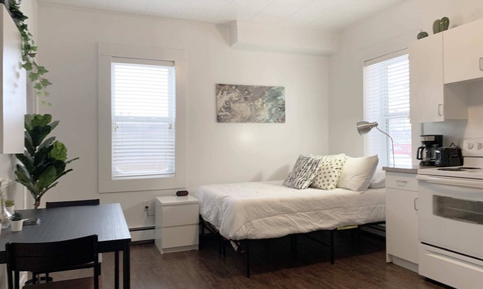 Moose Jaw Apartment | Cozy Bachelor Condo, Downtown, WiFi & Smart TV