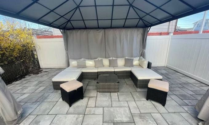 Elizabeth House | Cozy Backyard Oasis near EWR/NYC/American Dream Mall