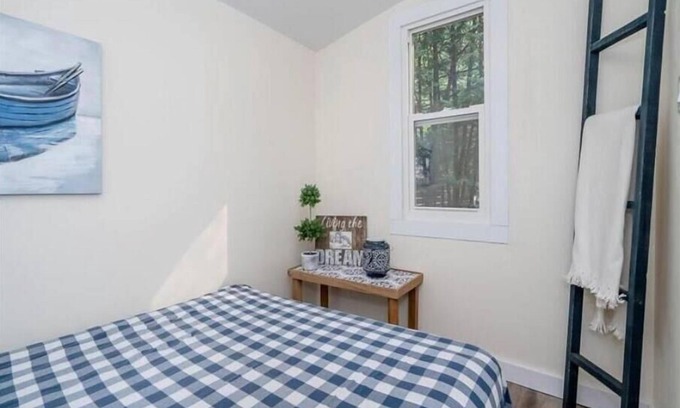 Balm Beach Cottage | cozy balm beach cottage rental