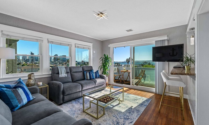 Bankers Hill Apartment | Cozy Bankers Hill Hideaway - AC, View, and Parking