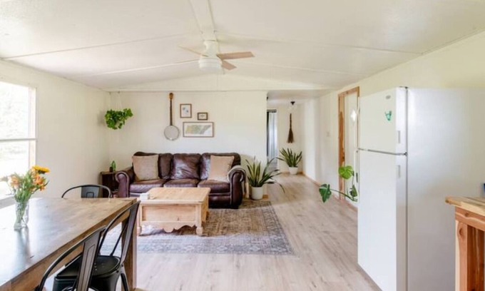 Sequatchie House | Cozy basecamp minutes from waterfalls, hiking and climbing