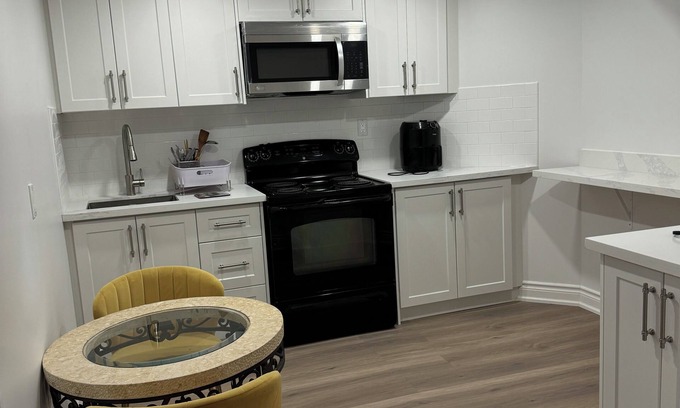 Thornhill House | Cozy basement 3-bedroom house in nice Steeles with AC, WiFi