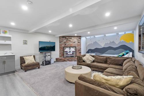Shaughnessy Apartment | Cozy Basement Apartment with Skylights