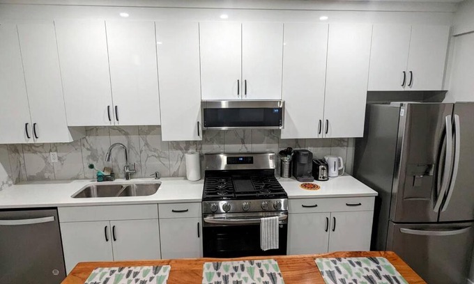 Northeast Edmonton House | Cozy basement for a lovely stay & perfect for WFH