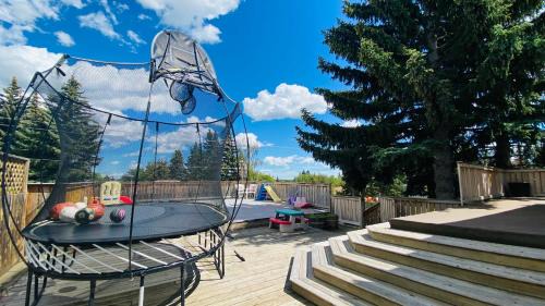 Canyon Meadows Bed & Breakfast | Cozy basement modern suite-溫馨小屋 parking kt