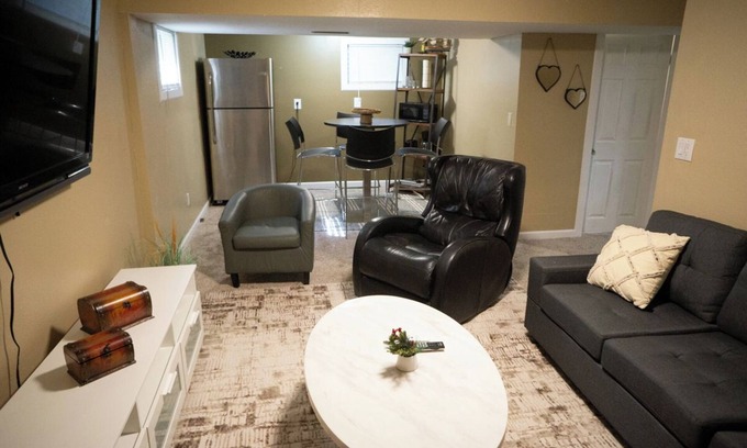 Aurora Apartment | Cozy basement studio with a separate entrance, VERY comfortable, see pictures.