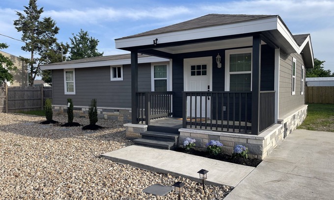 Camp Swift House | Cozy Bastrop Getaway - 5 min from Lake Bastrop!