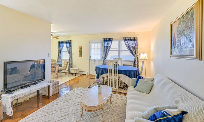 North Bay Shore Condo | Cozy Bay Shore Condo Near Museums & Outdoor Rec!
