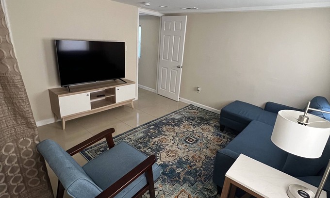 Ventnor City Apartment | Cozy beach block 2 bedroom 2 full bathroom ground level apartment