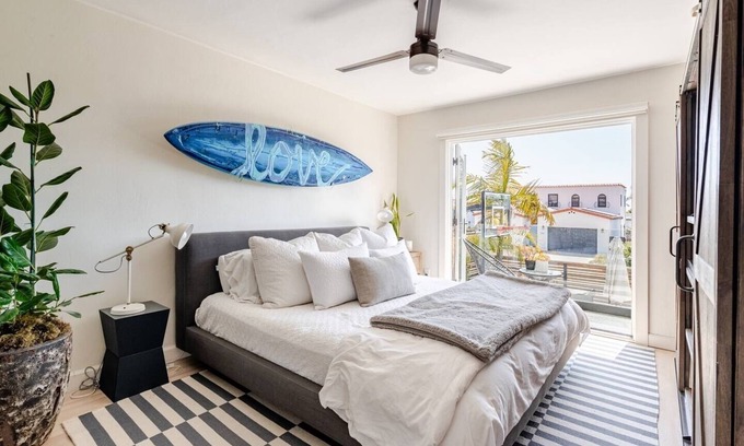 North Pacific Beach House | Cozy Beach Bungalow - Newly Remodeled! - Outdoor Dining and AC