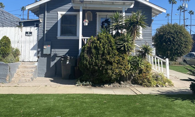 Townsite Cottage | Cozy Beach Cottage Blocks from the Beach!