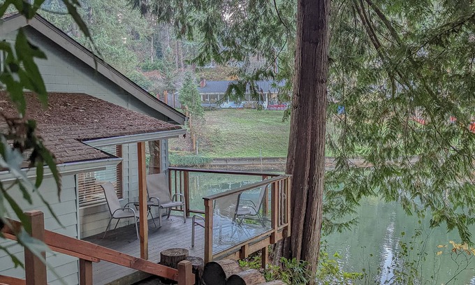 Olympia Cottage | Cozy Beach Cottage on Budd Bay — Pet Friendly!