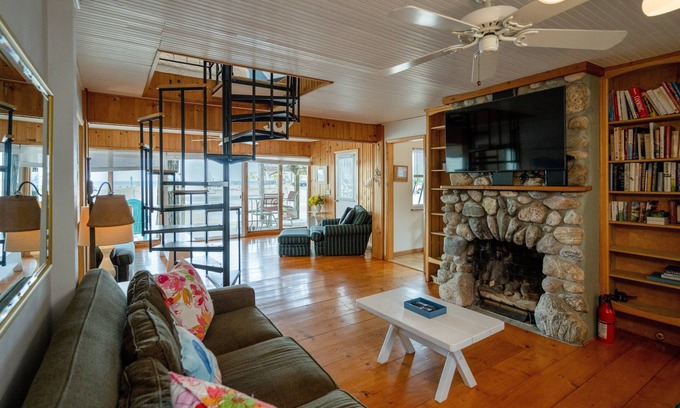 Bluffton Cottage | Cozy Beach Cottage w/Amazing Lake Views, Beach