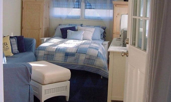 Long Beach Apartment | Cozy Beach Getaway - 1000' from Ocean/Boardwalk; 6 blocks from LIRR