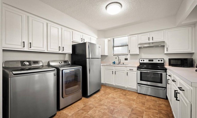 Jacksonville Beach Condo | Cozy Beach house 1 block to beach
