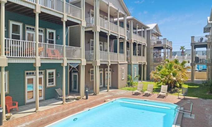 Crescent Beach House | Cozy Beach House (4 min walk) w/Pool + Fast WiFi