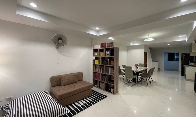 Pratumnak Hill House | Cozy&Beach House-2BRs, Beach, Walking St, Pier