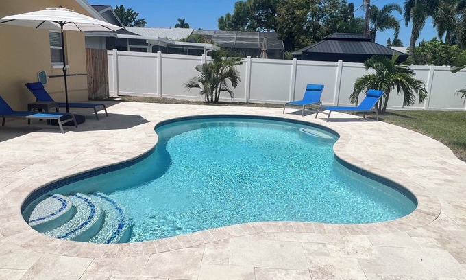 Naples Park House | “COZY BEACH HOUSE” CLOSE TO BEACH, RESTAURANTS & SHOPPING