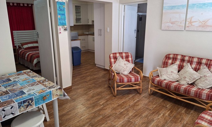 Mossel Bay House | Cozy beach house in Diaz, Mossel bay - 5 mins to the beach